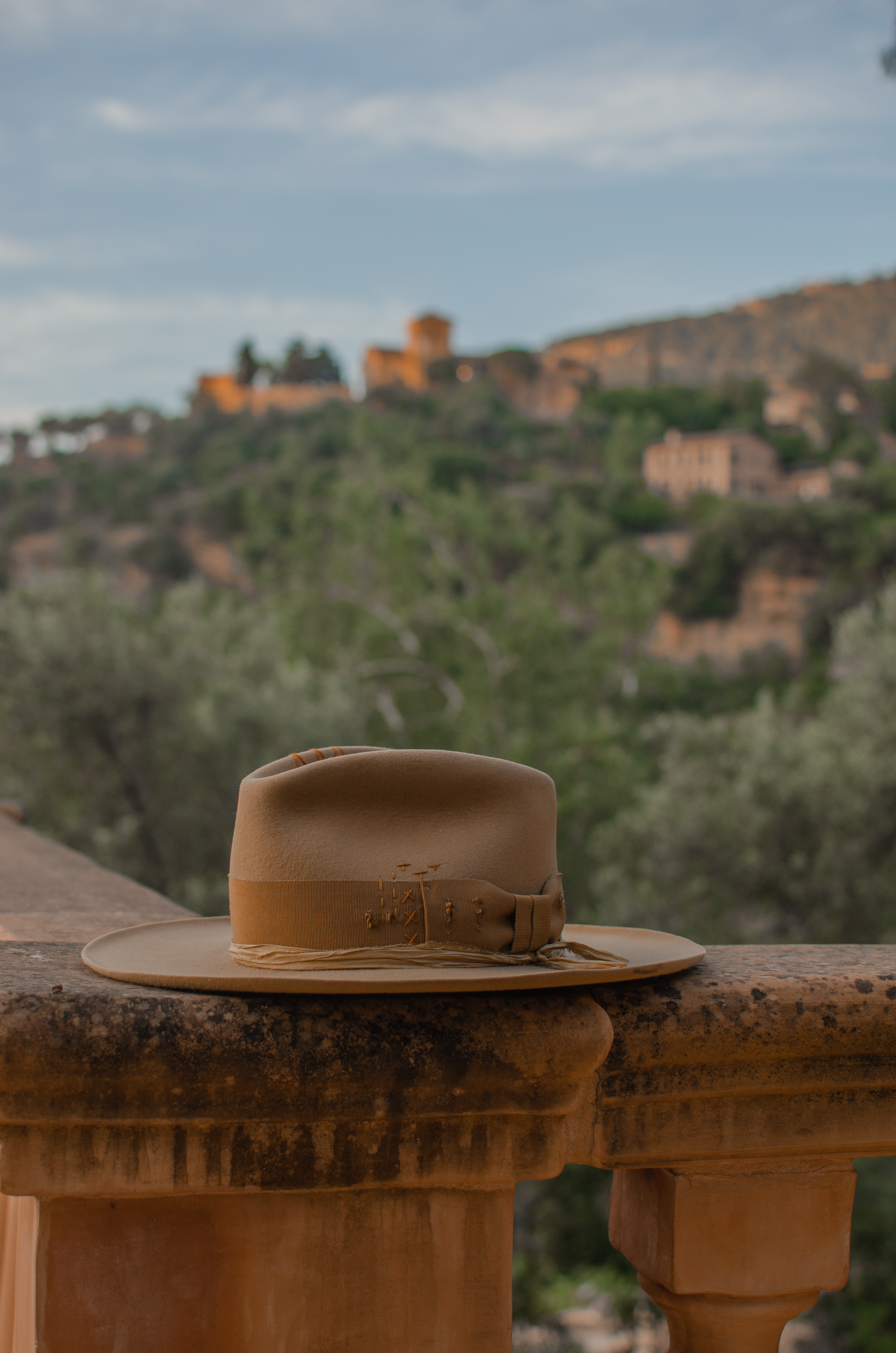 Handmade hat by Remi Wylder in sand fur felt